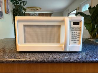 Hamilton Beach 1000W Microwave, Works Great! Must Go
