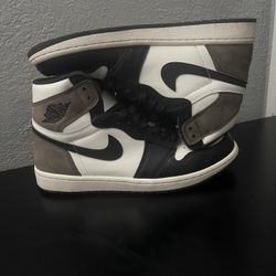 Air Jordan 1 High mochas 