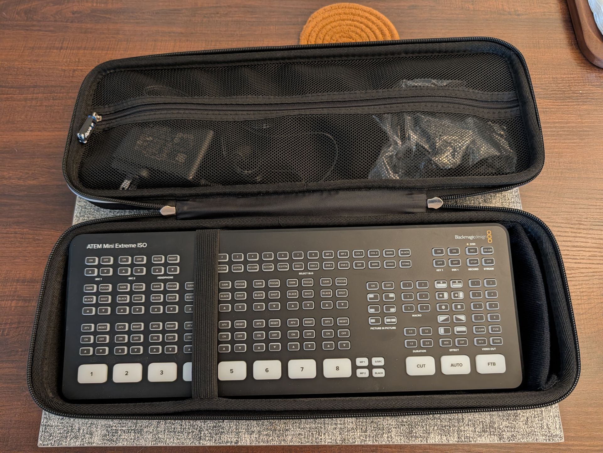 ATEM Extreme Pro ISO + Case + HDMI Cables