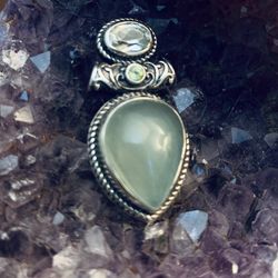 Nature Peridot Stone Pendant. 925 Sterling Silver For Sale! 
