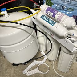Reverse osmosis water tank