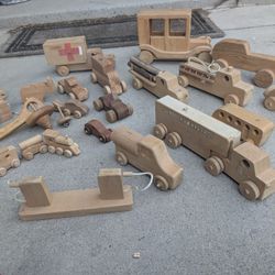 vintage Hand Carved Woodern Tucks, Cars, Gas Pumps, Semi-truck, Train ect. See Pictures. 