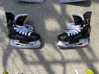 Bauer Supreme M5 Pro Junior Hockey Skates Size 1.5