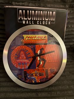 SANTANA ALUMINUM WALL CLOCK