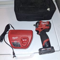 Milwaukee M12 3/8 Impact Wrench Kit Firm 