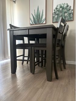 Dining table with 6 chairs
