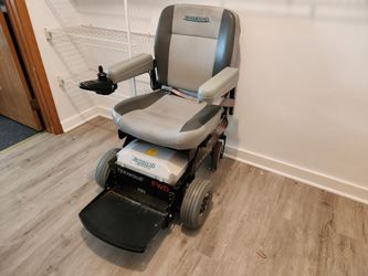 Hoveround FWD Heavy Duty Power Wheelchair