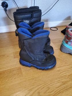 Little boys snow boots size 12