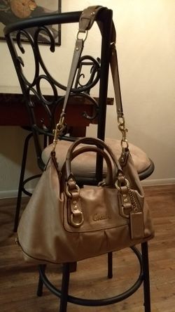 Lv Hand Bag Crossover Bag Purse Brown With Shoulder Strap for Sale in  Phoenix, AZ - OfferUp