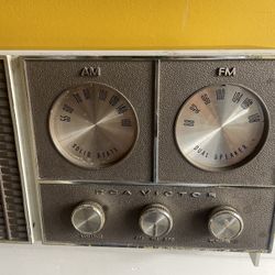 Vintage Radio.  RCA VICTOR