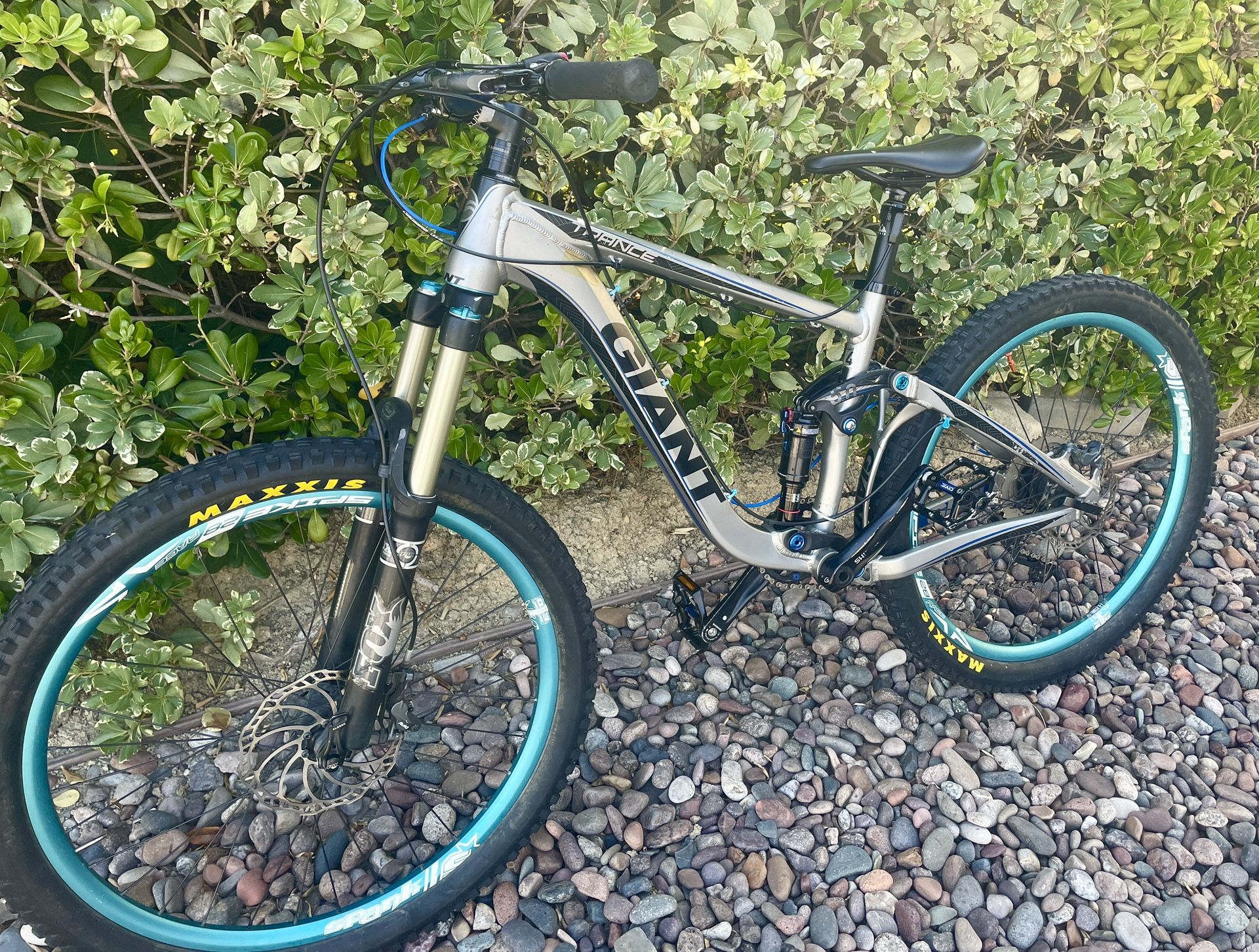 Giant Trance Size Small Gray Mountain Bike