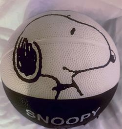 Ultra Rare Snoopy Basketball ~~~