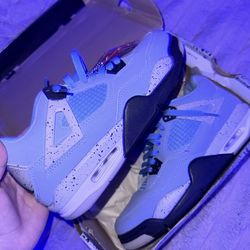 6.5y Jordan 4s university blue (worn once)