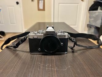 Nikon Zfc Camera with DX 16-50 3.5-6.3 lense, extra battery and 128gb sandisk
