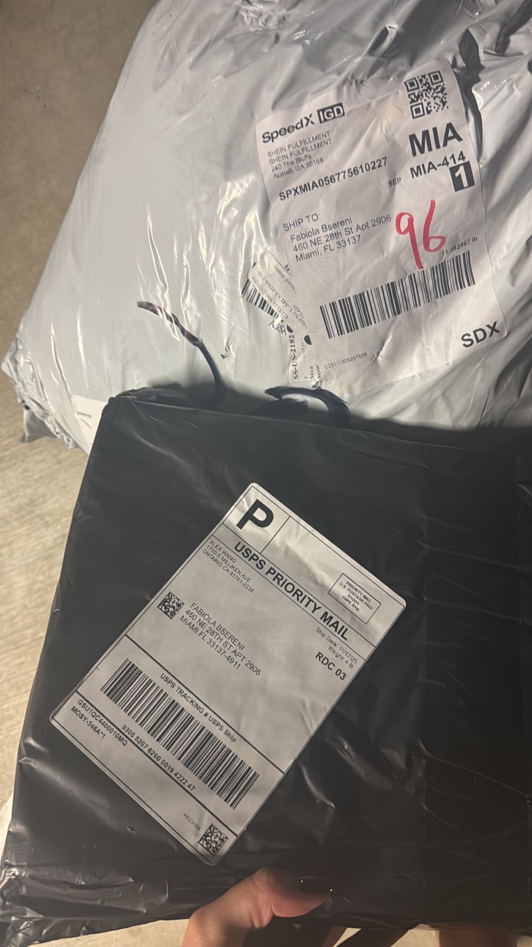 Roku Tv 1 x 70” And 2 “50