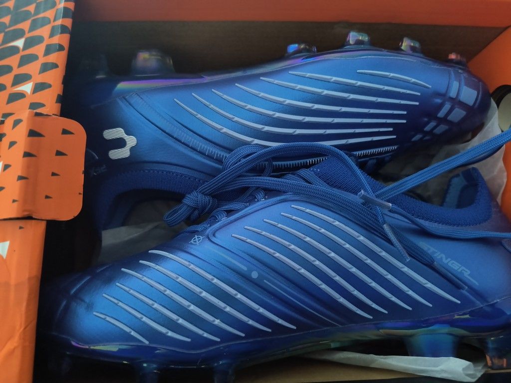 Size 6.5 Kids Cleats New In Box