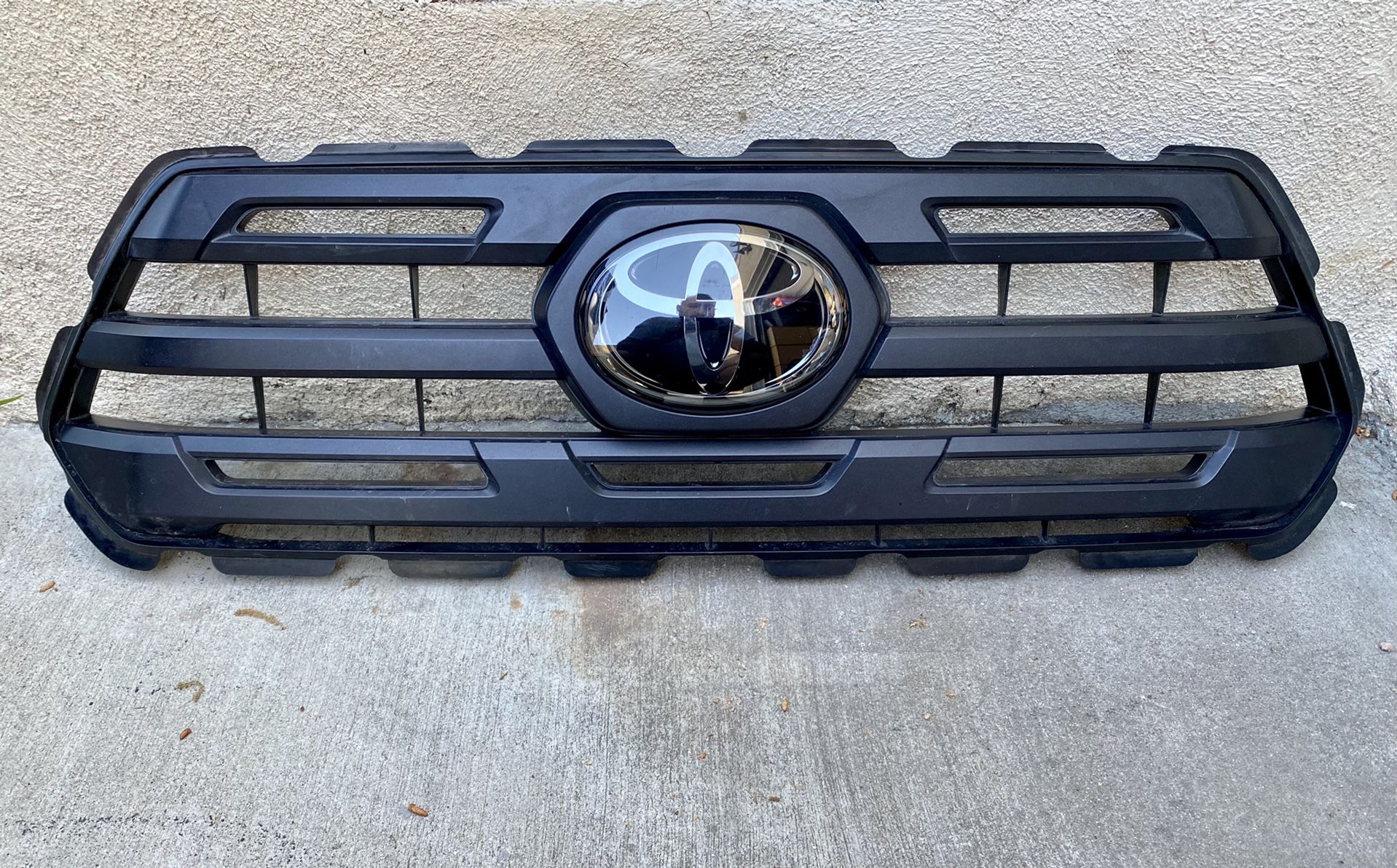 Toyota Tacoma 2016-2020 Front Grill Brand New OEM