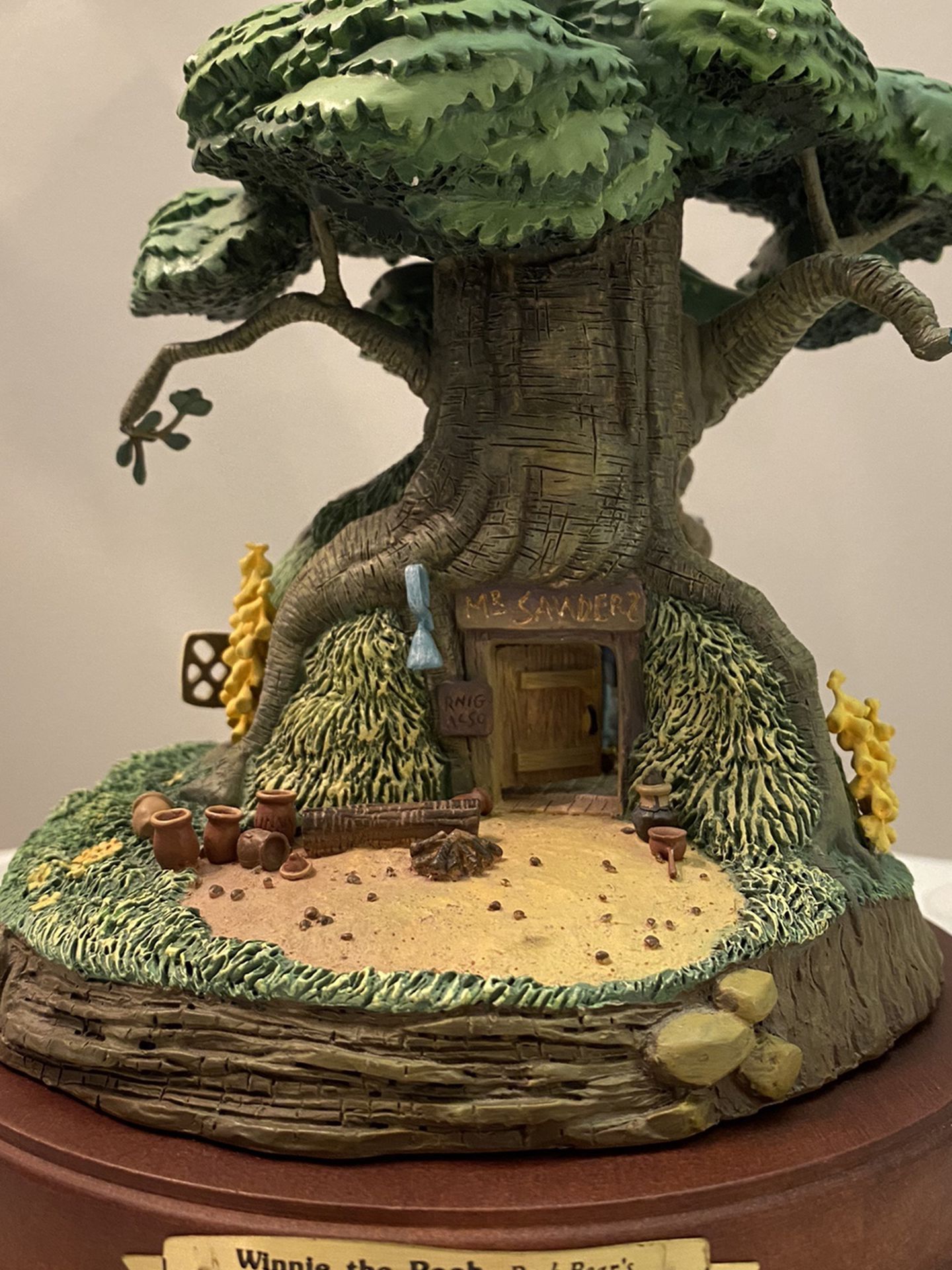 WDCC Enchanted Places Winnie the Pooh & the Honey Tree POOH BEAR'S HOUSE