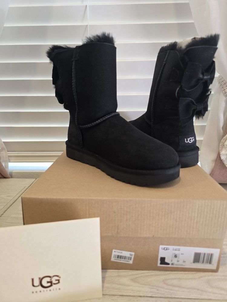 New Uggs Size 6