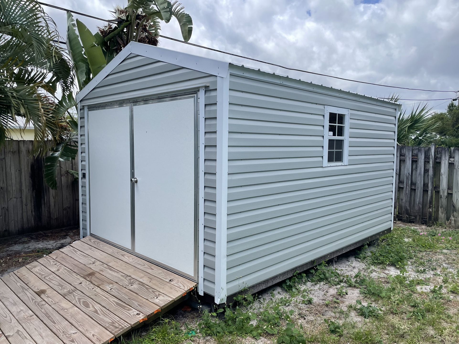 Lark shed 10X14