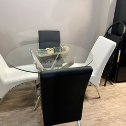 Round Glass Dining Table w/ 4 Leather Chairs – Like New