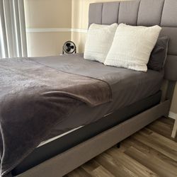 Queen Bed With Frame 