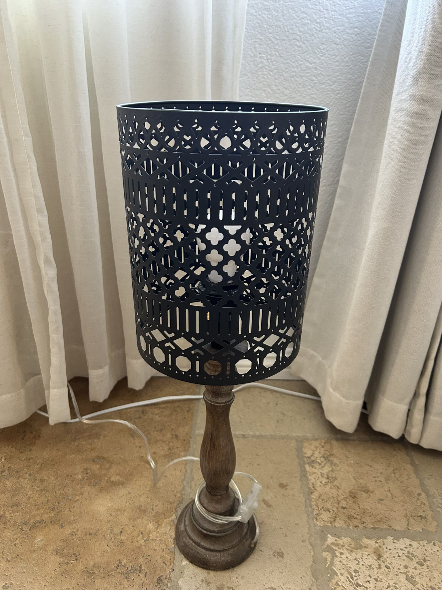 Table lamp
