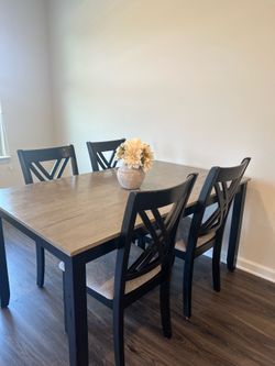 Modern Dining Table Set with 4 Chairs – Excellent Condition