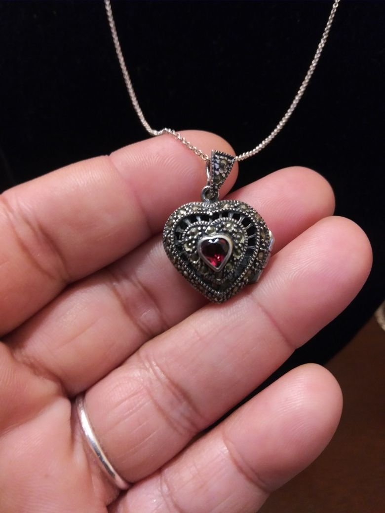 Marcasite 925 Heart locket with garnet on 20 inch silver chain