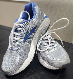 Women's Brooks Ariele Size 8.5