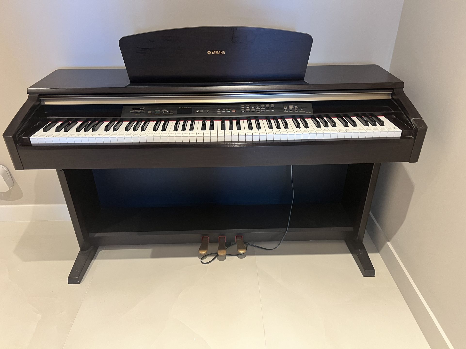 YAMAHA YDP-223 Digital Piano