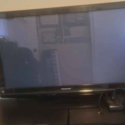 Panasonic 40 Inch TV (Used, No Remote)
