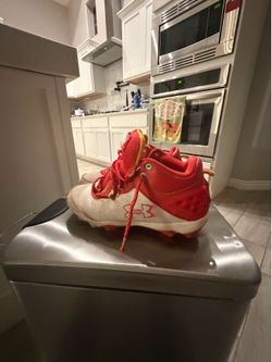 Baseball cleats