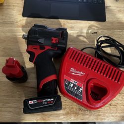Milwaukee M12 1/2in Stubby Impact Wrench