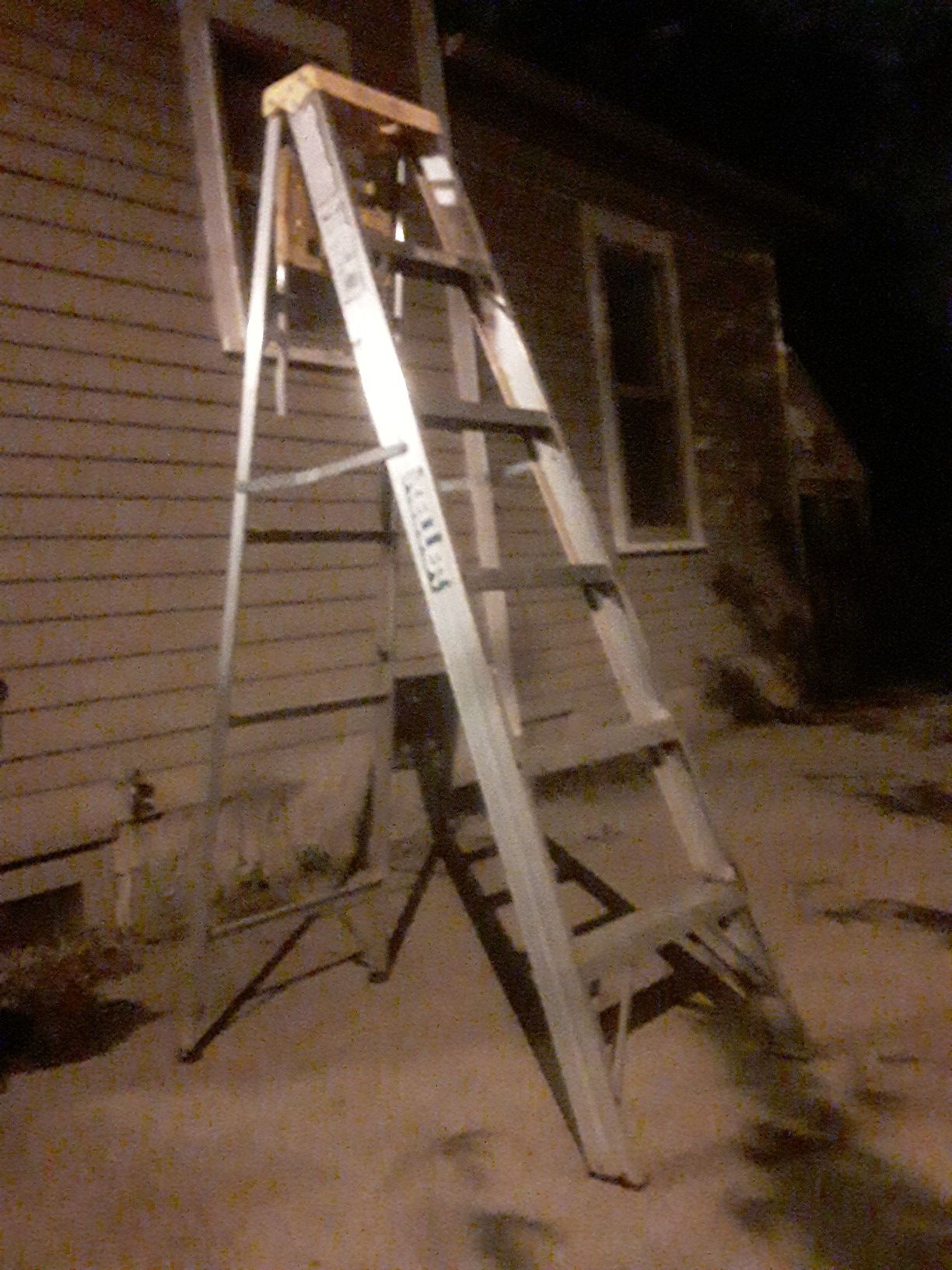 Keller medium duty aluminum 6 foot ladder. $40 OBO