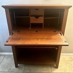 Desk - Hutch Stationary Desk