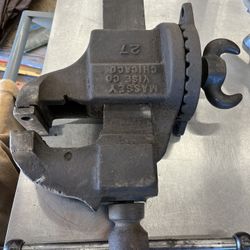 Vintage Massey Number 27 Swivel Base Bench Vise