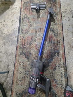 Dyson Cordless Stick Vacuum v11  with Attachments