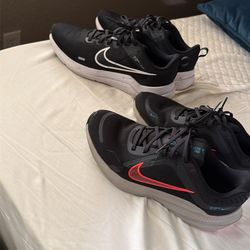 WOMENS TENIS NIKE SIZE 8