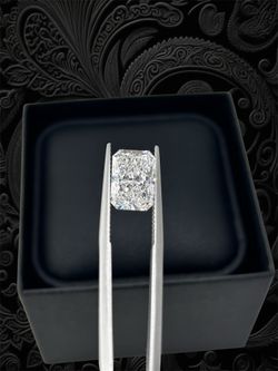 Lab-grown Radiant shape Certified Diamond 💎