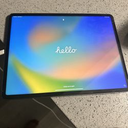 Selling 5th Generation iPad Pro 256gb