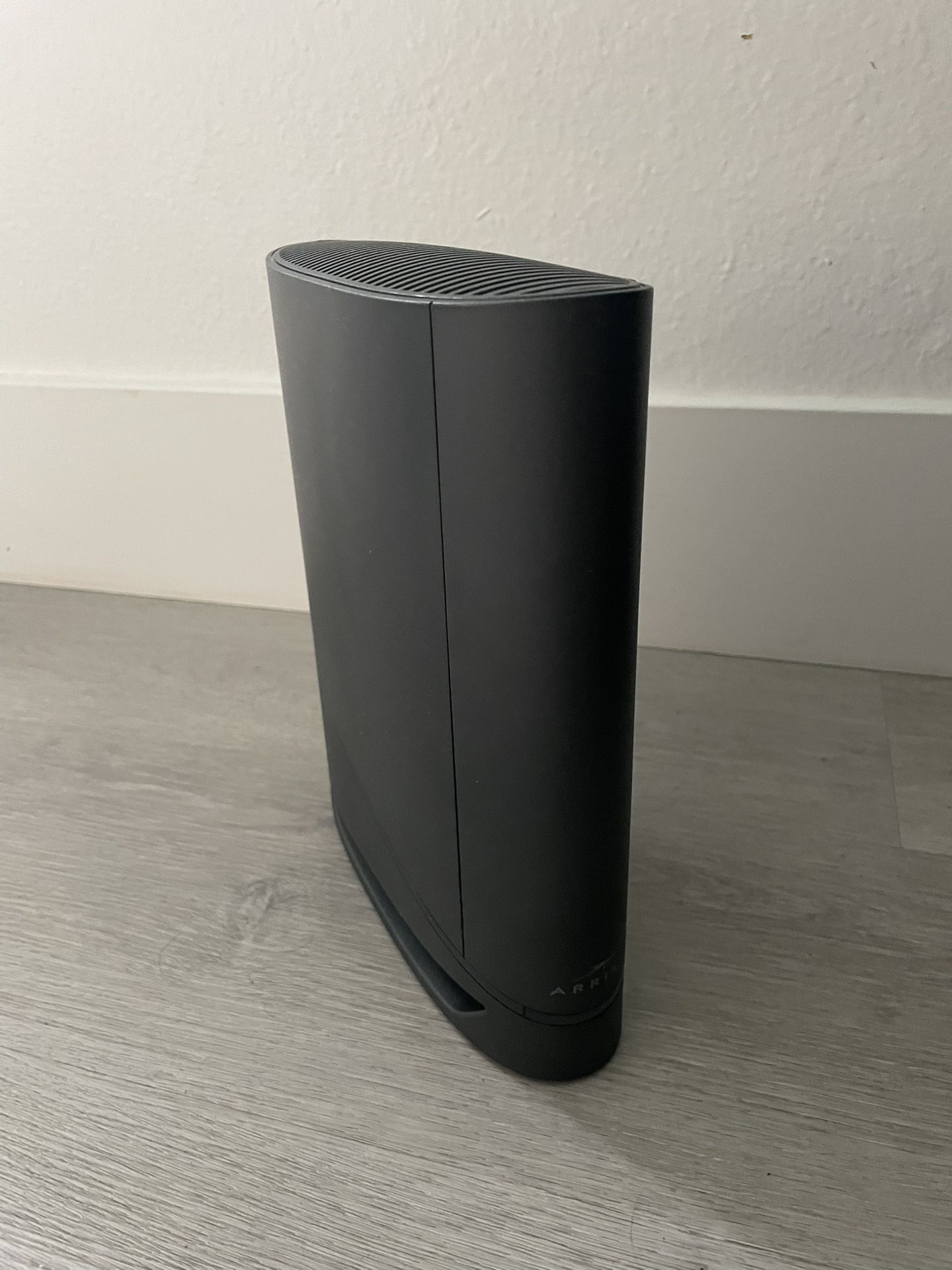 For Sale: ARRIS (G34) - Cable Modem Router Combo