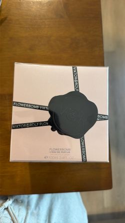 Flower bomb perfume
