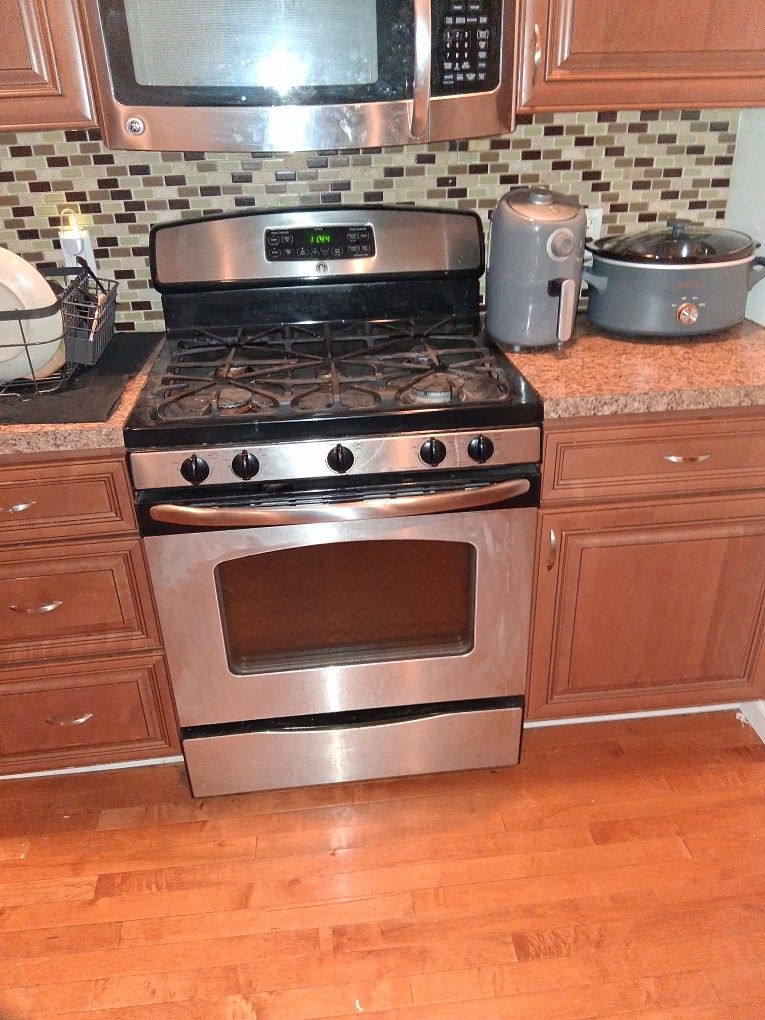 Gas Stove 4 Years Old