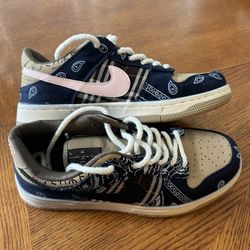 Nike SB Dunk Low Travis Scott 