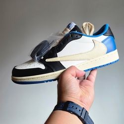 Jordan 1 Retro Low OG SP
Fragment x Travis Scott