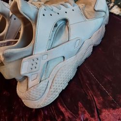White Nike Air Huarache 