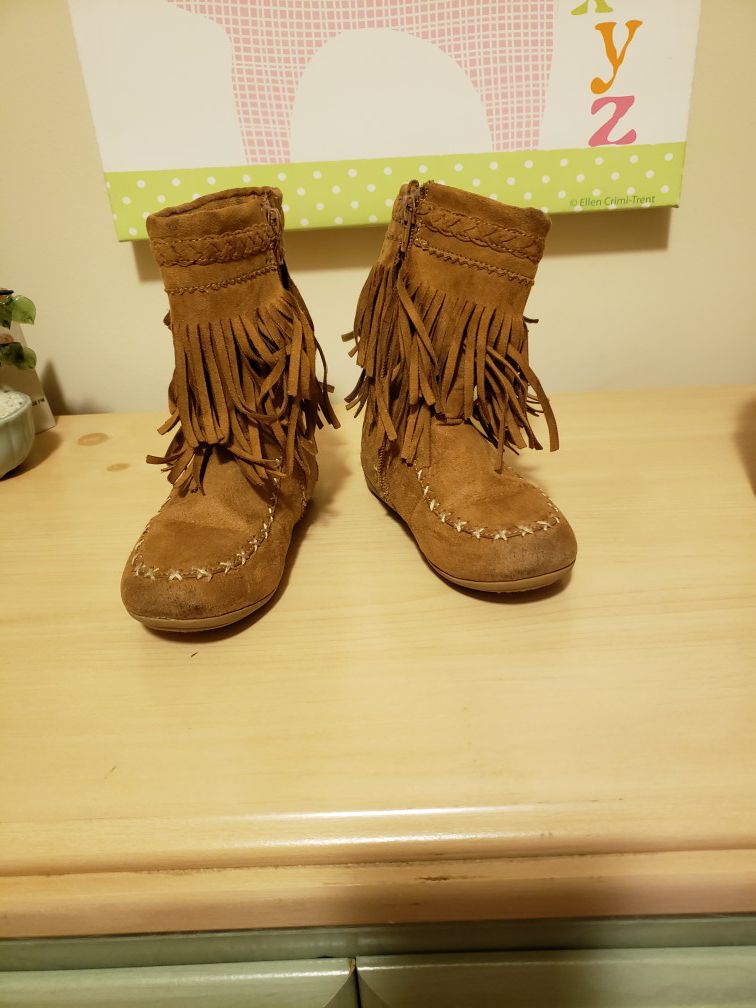 Size 10 moccasin girl boots