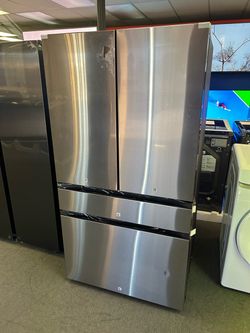 Bespoke 4 Door Refrigerator with Interchangeable Chiller!