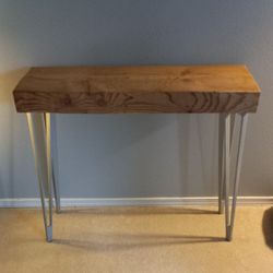 *gently used* Wood Accent/Entry Table